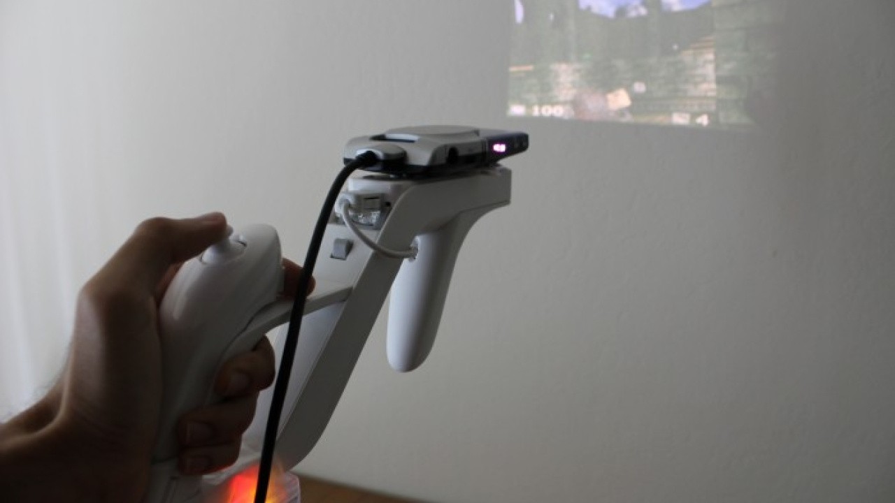 Sticking a Laser Projector to a Wii Zapper Brings us Closer to Virtual