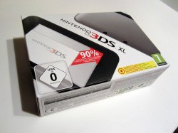 The box is actually smaller than the one used for the 3DS Euro launch