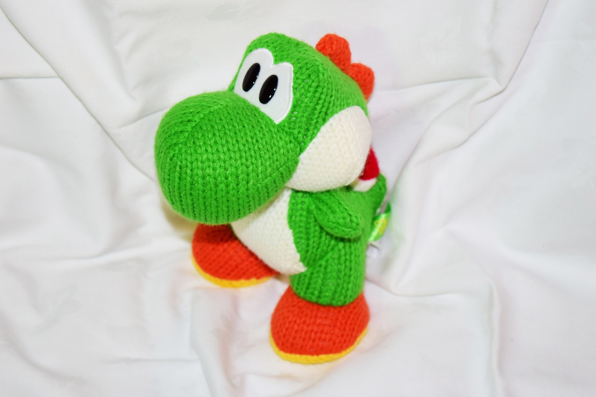 Video Two Ways of Looking at the Incredible Mega Yarn Yoshi amiibo