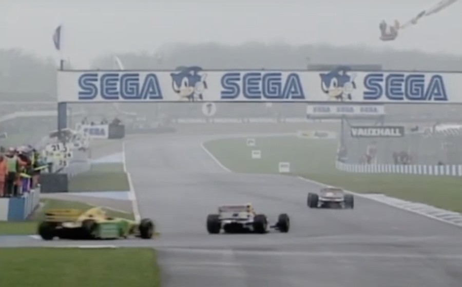 Williams drivers Alain Prost (sat in the FW15C) and Damon Hill and try to beat each other's high score on Columns