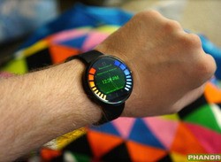 Motorola's New Smart Watch Features a Goldeneye-Style Interface Option
