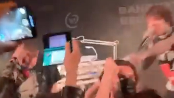 Random: Fan Spotted Filming Bring Me The Horizon Concert With A Nintendo 3DS thumbnail