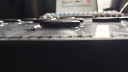 Input at its highest level (left) and lowest level (right)