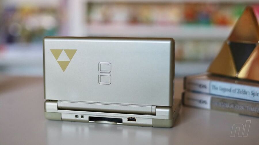 Nintendo DS Lite Zelda: Phantom Hourglass Gold