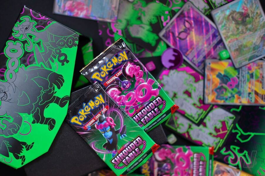 Pokémon TCG Shrouded Fable packs and cards