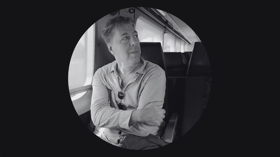 Julian Leefe passes
