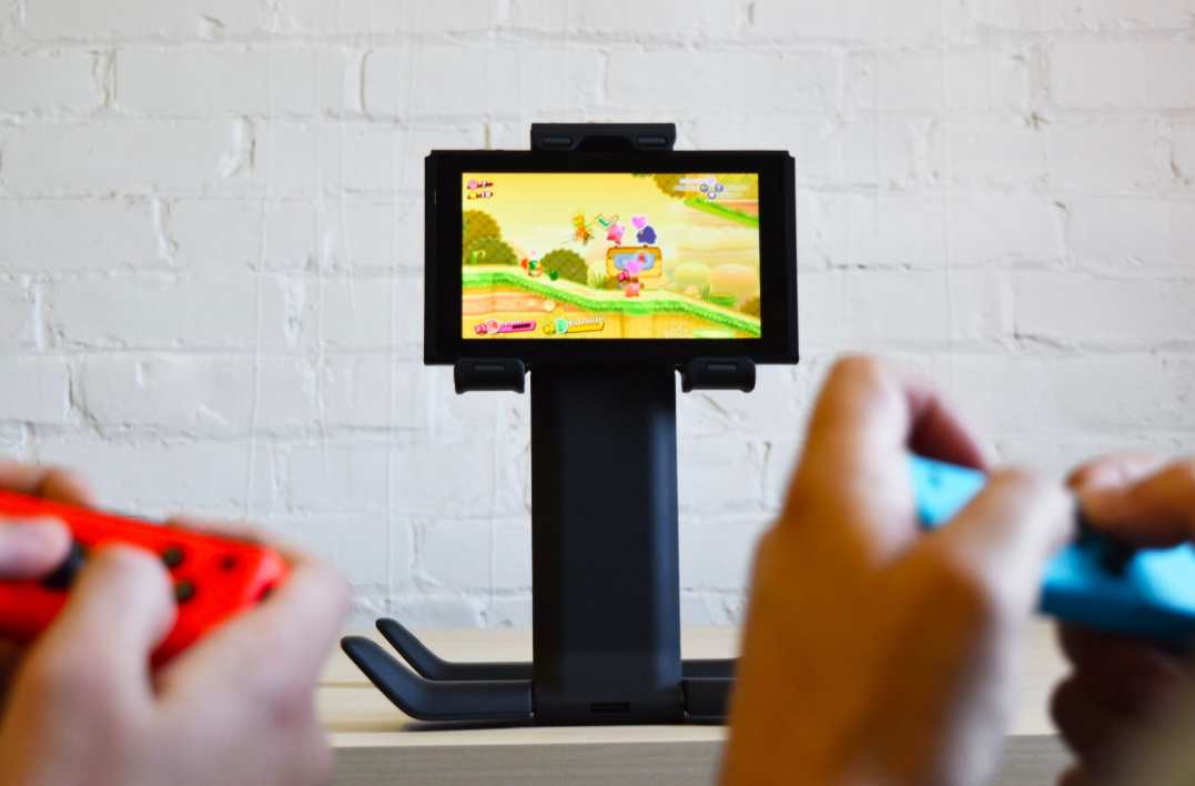 prøve Årligt Åre Play Your Nintendo Switch In Bed With This Hands-Free (And Pain-Free) iPad  Stand | Nintendo Life