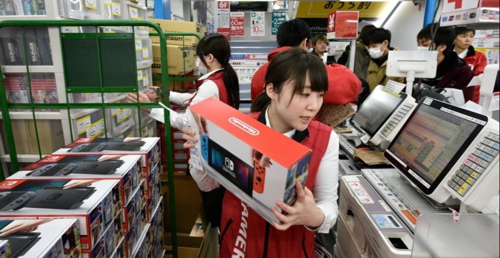 Japanese shop selling Switch