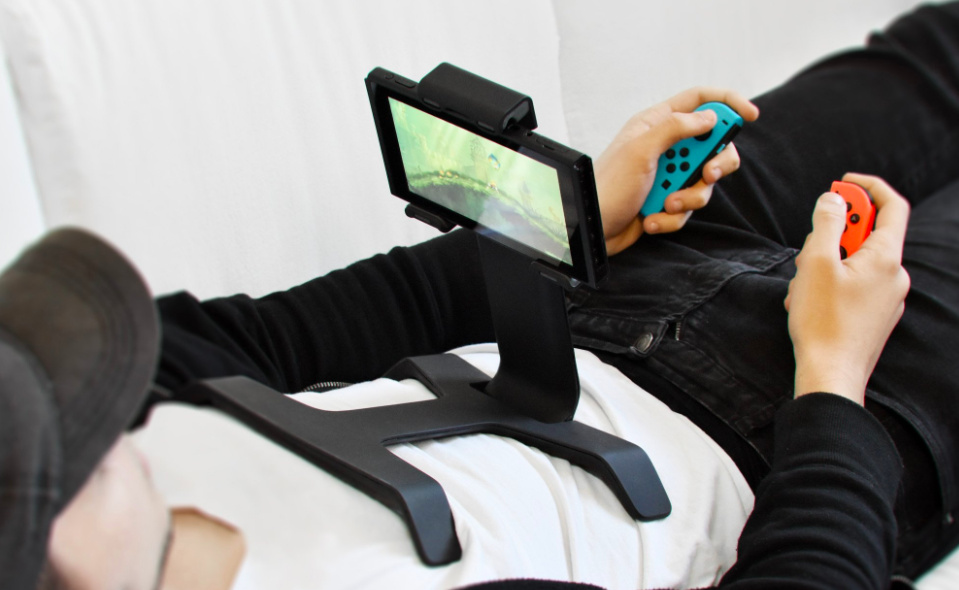 prøve Årligt Åre Play Your Nintendo Switch In Bed With This Hands-Free (And Pain-Free) iPad  Stand | Nintendo Life