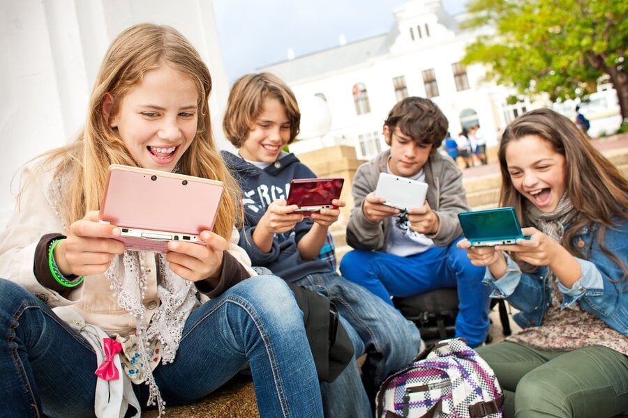 kids playing nintendo