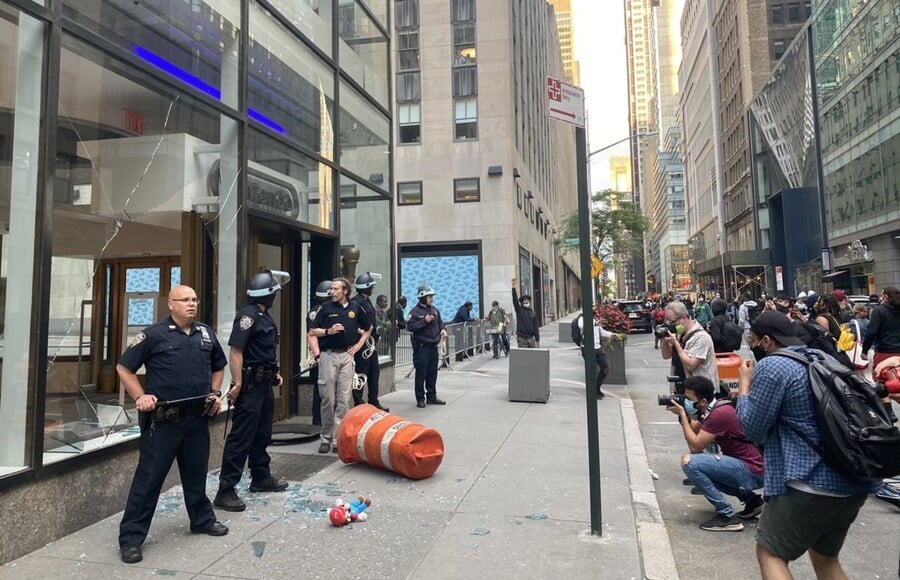 "Someone just broke a window in Rockefeller Center. Organizers are pleading w crowd to stay peaceful. They are trying to move toward Trump Tower, which has heavy police presence."