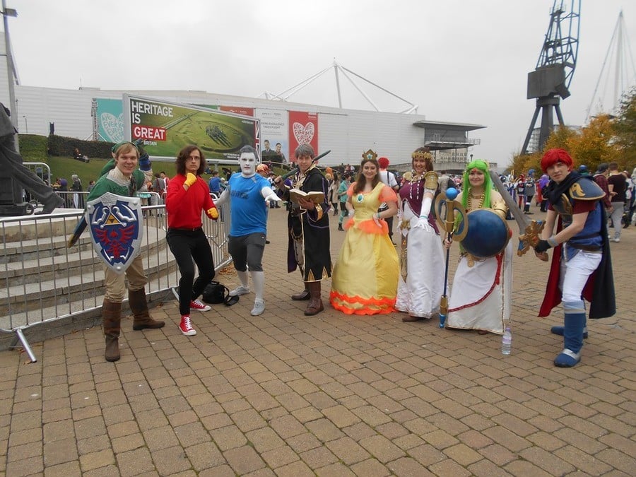 Cosplayers: Smash Bros Group – Gordon Speakman, Gemma Bevan, Cressida Smit, Liv, John Smit, Chris Hammond. Bevan Edwards and John Foot