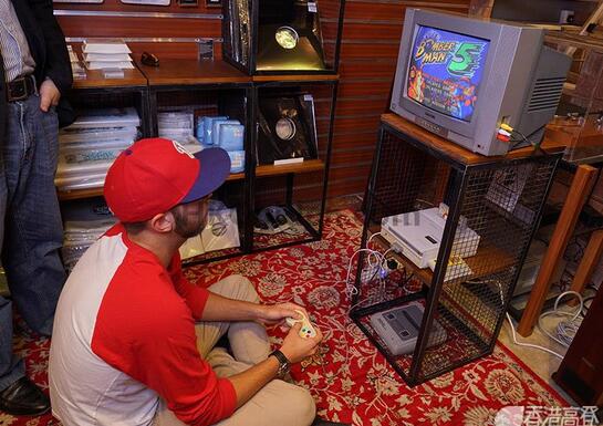 SNES PlayStation Prototype Gets Turned On, Opened Up