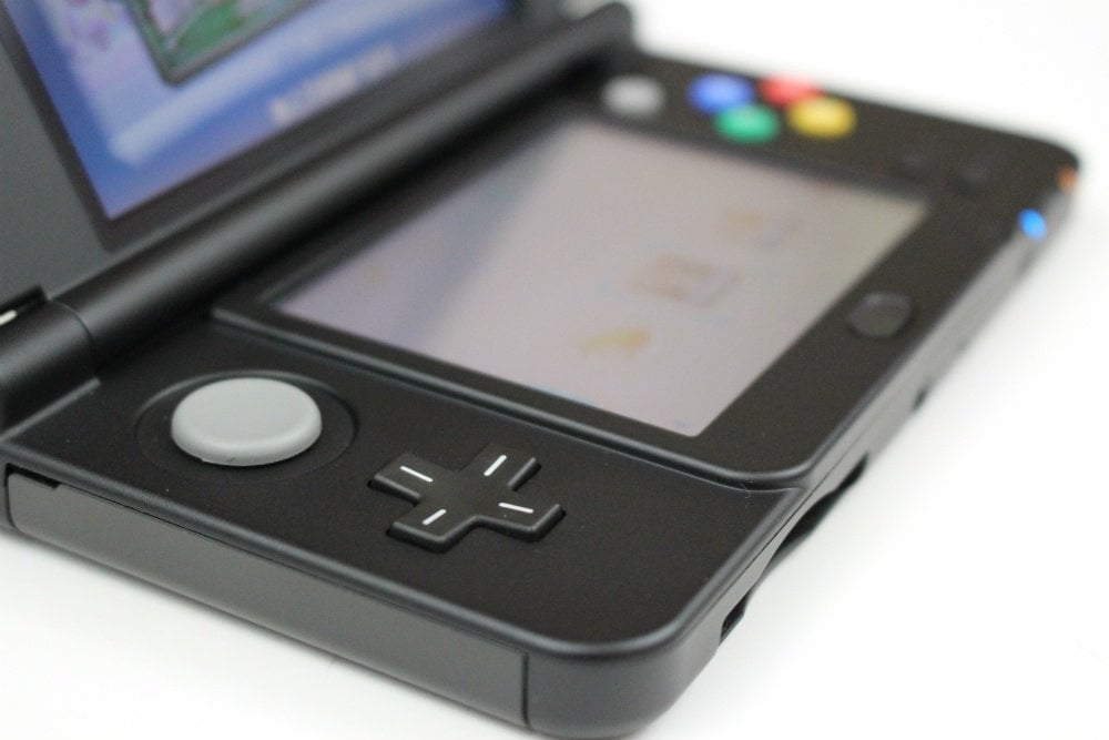 Nintendo DSi XL's screen 93 percent bigger - CNET