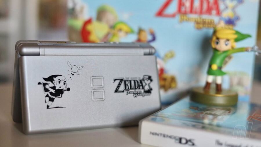 Nintendo DS Lite Zelda: Phantom Hourglass