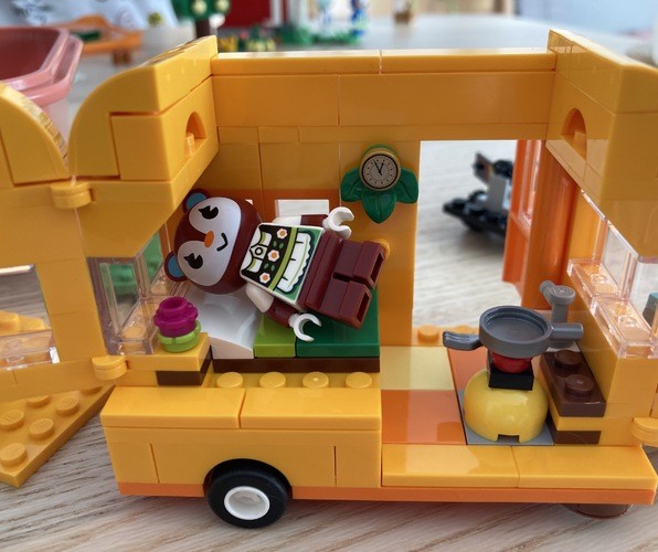 LEGO Animal Crossing - Leif's Caravan & Garden Shop