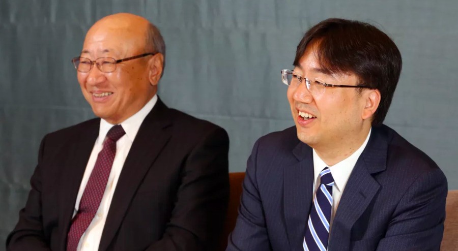 Shuntaro Furukawa (right) with former president Tatsumi Kimishima
