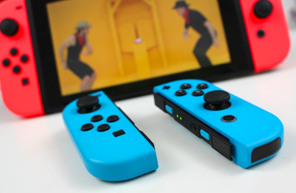 This Nifty Dongle Lets You Connect AirPods to Your Nintendo Switch