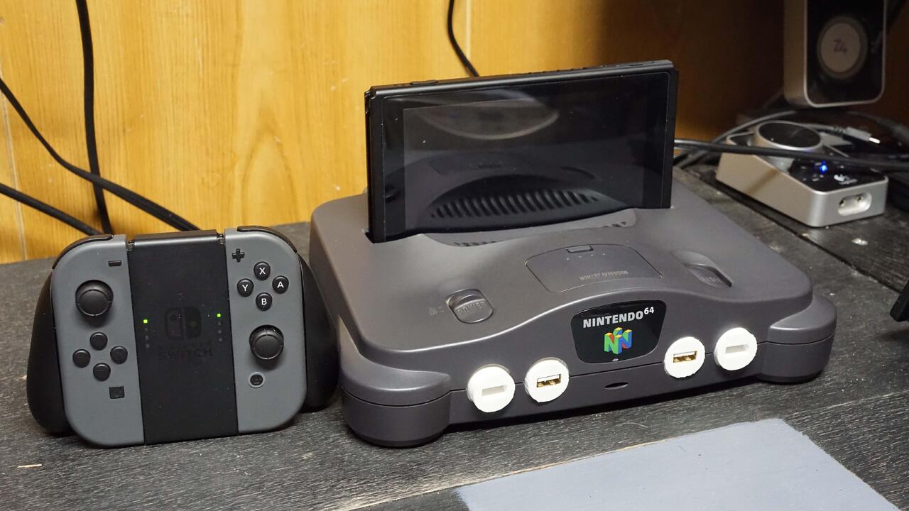 ランダム: 誰かが壊れた Nintendo 64 をファンキーなレトロな Switch ドックに変えた