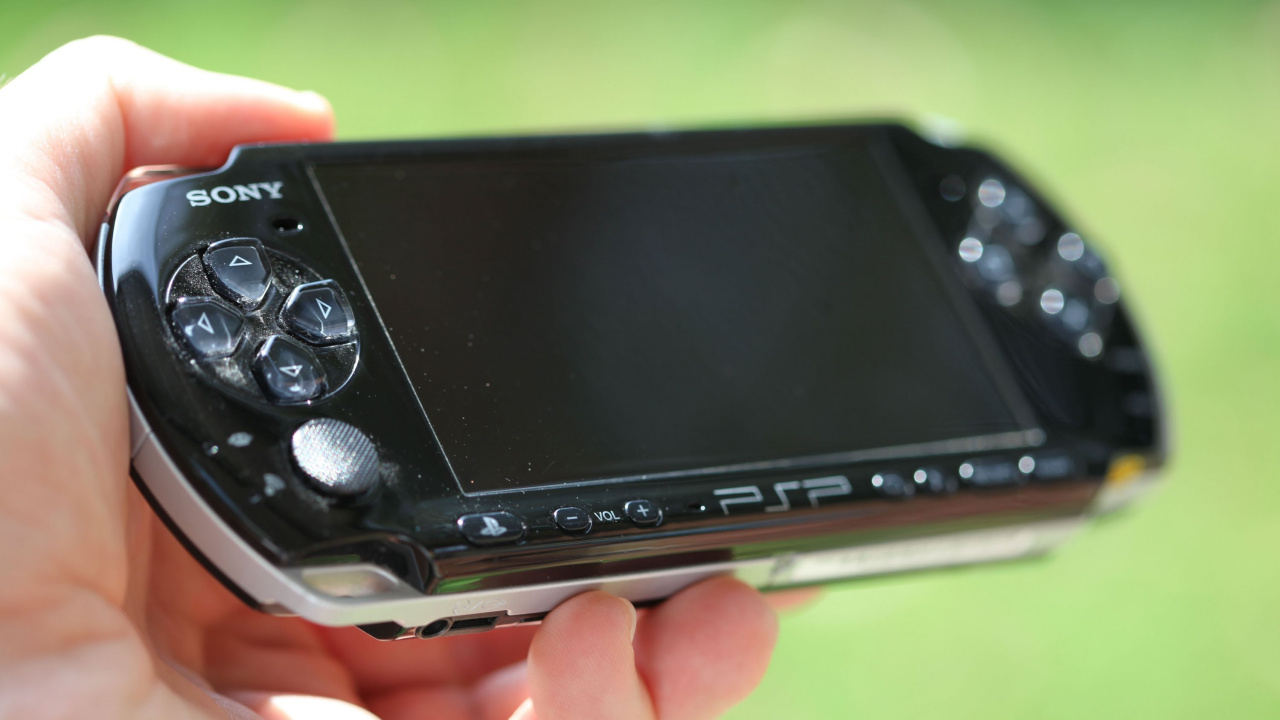 Nintendo's Shigeru Miyamoto says that Sony's PlayStation Vita won