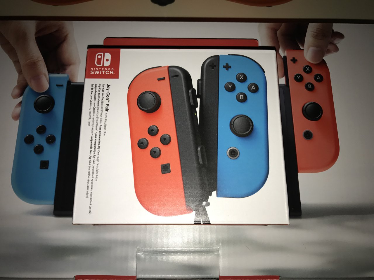 NINTENDO Paire de manettes Joy-Con Bleu et Rouge néon Nintendo