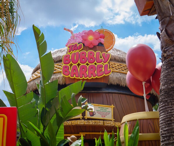 If you're feeling something cold and sweet, you can try the DK Crush Float! An chilly desert made up of banana and pineapple soft serve, pineapple Fanta soda, sprinkles and...uhhh...caramel popcorn?