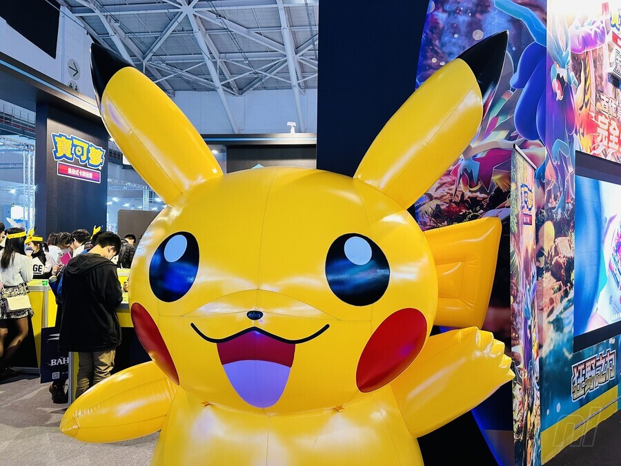A giant Pikachu in front of the Pokémon Trading Card Game area