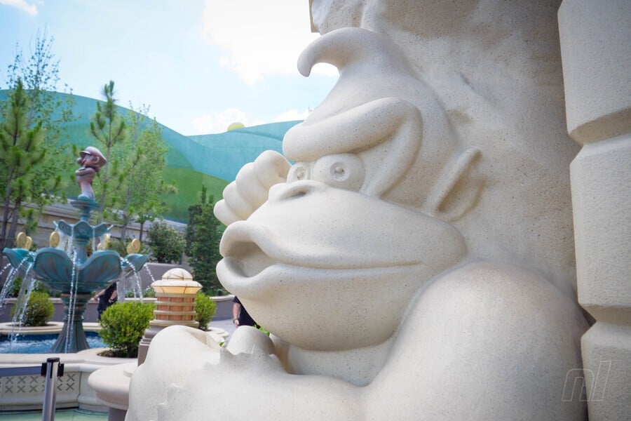 DK Statue