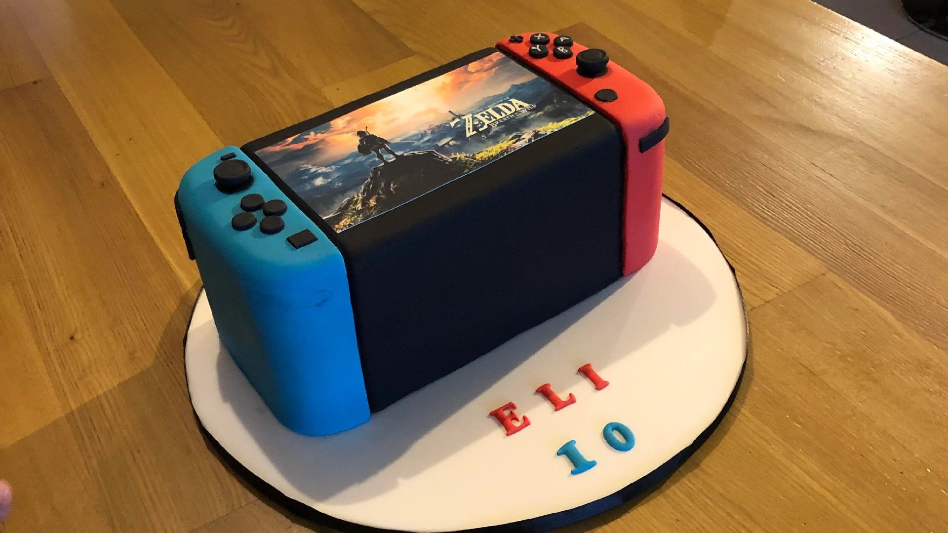 random-this-nintendo-switch-birthday-cake-makes-us-want-a-thick-switch