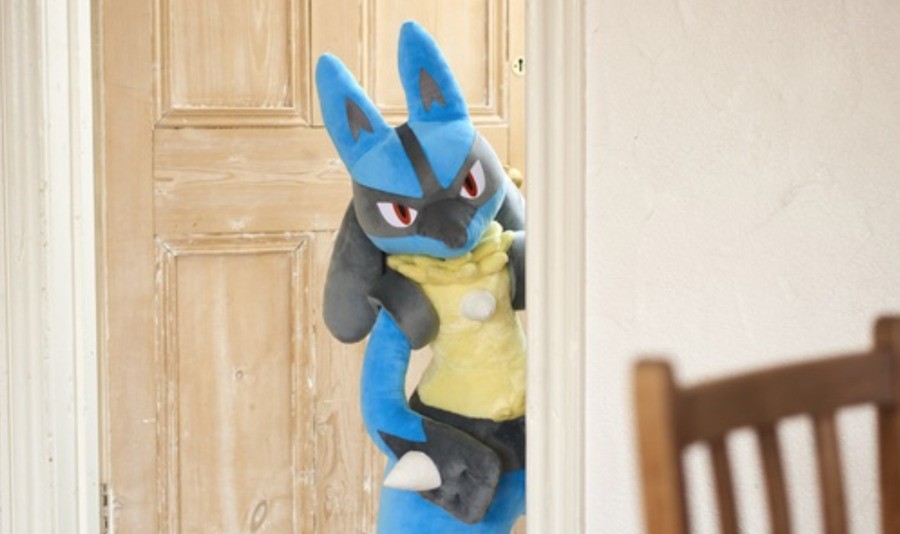 El peluche Lucario de tamaño natural finalmente está disponible en el Reino Unido