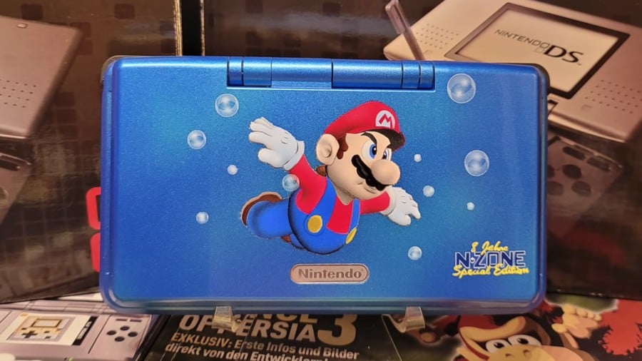 Here's a look at that special Super Mario 64 DS console...