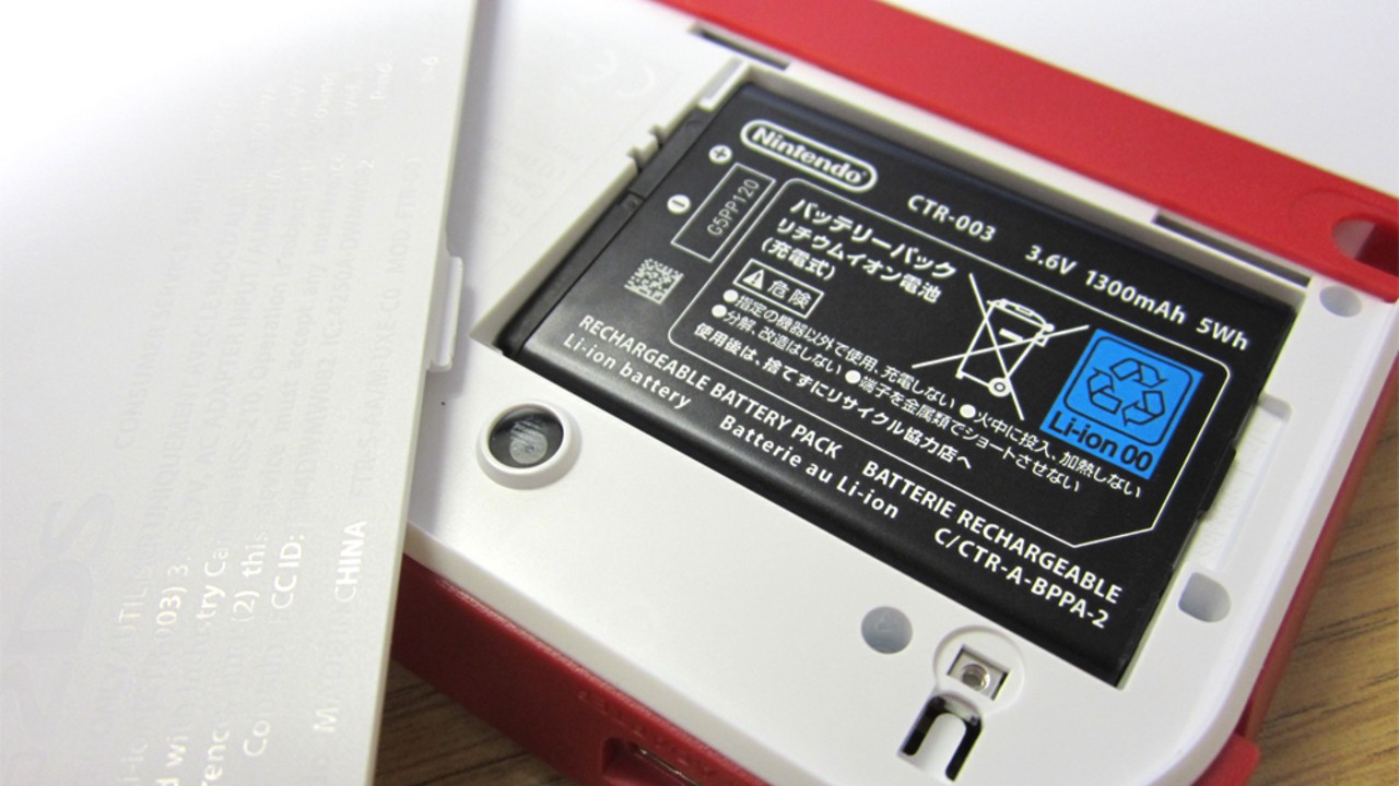 We Opened Up The Nintendo 2ds And Found A 1300mah Battery Inside Nintendo Life