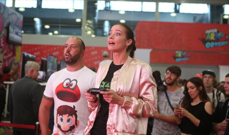 At the Russian Comic-Con in 2017, Mr. Robot's Stephanie Corneliussen got involved, but behind the scenes, things were less happy