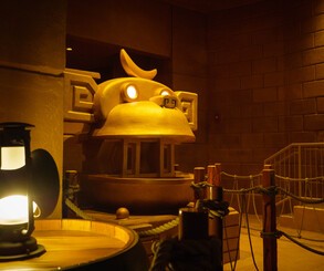 The park takes on an entirely new image at night, adding a soft neon glow to most things, even turning the ride itself into something more reminiscent of a dark ride at times